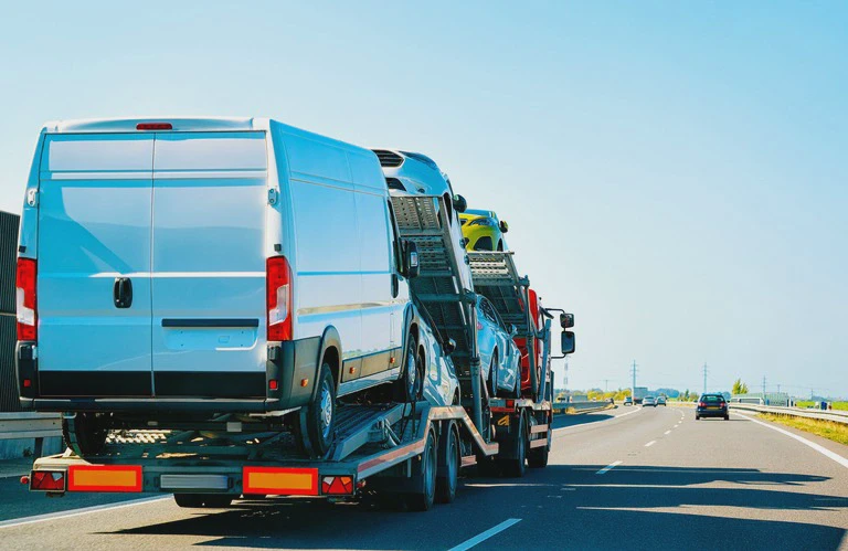 laweta z&nbsp;samochodami